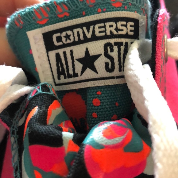 Pink and till two-tongued lowtop converse - Picture 2 of 6